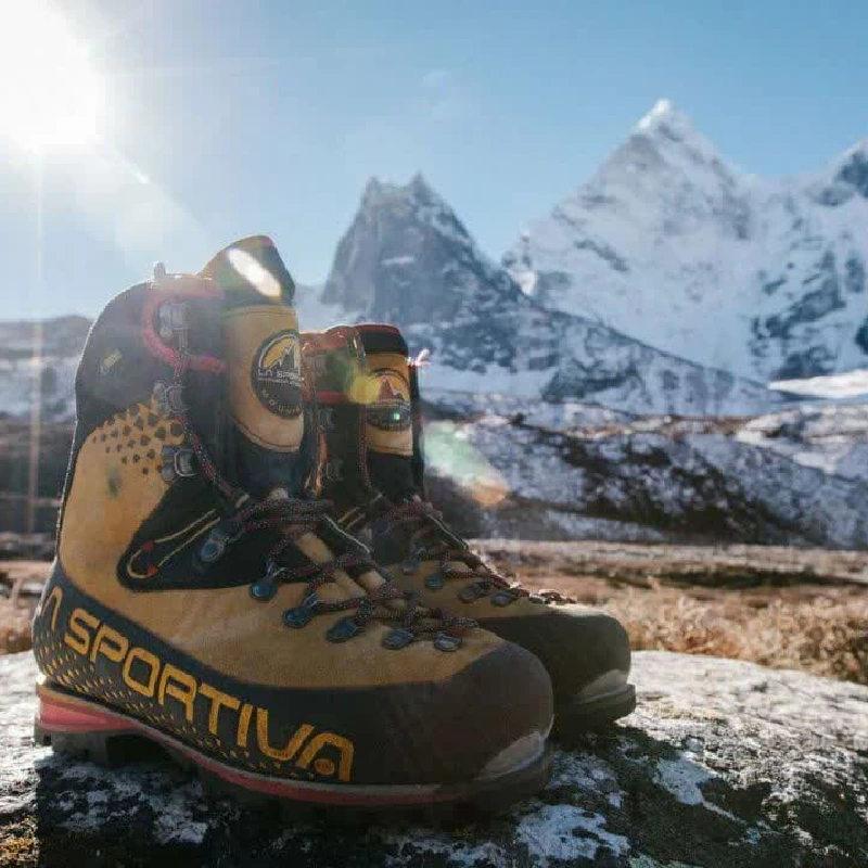 کفش کوهنوردی متناسب با شرایط آب‌وهوایی کوهستان
