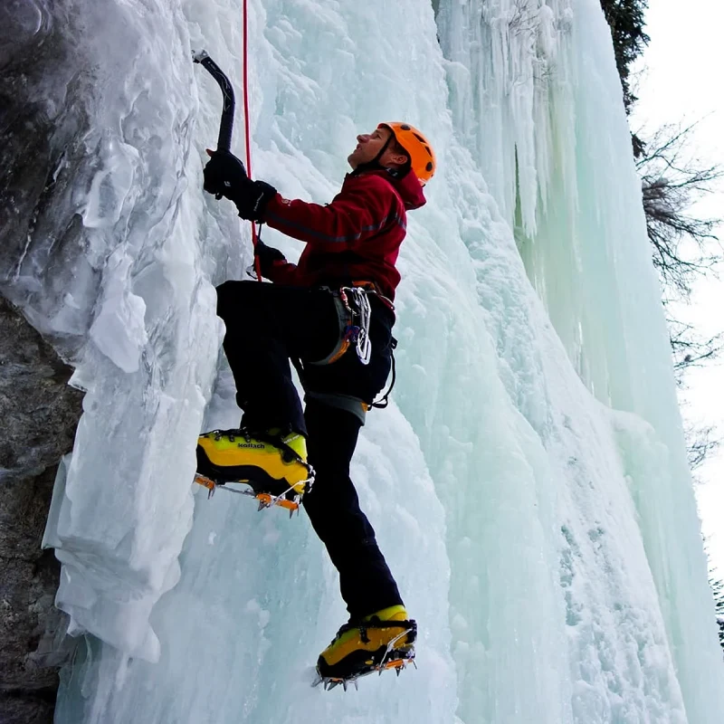 کفش یخ‌نوردی یک انتخاب آگاهانه برای کوهنوردی در یخبندان