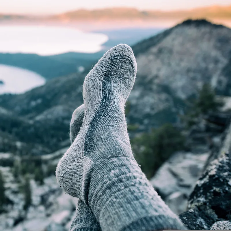 جوراب کوهنوردی یک لایه محافظ برای پا در ورزش کوهنوردی